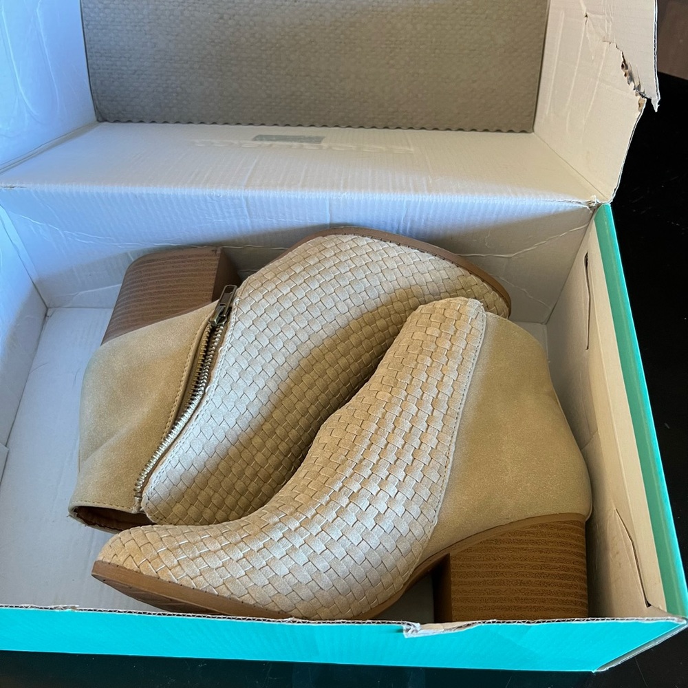 Maurices Becca woven Front Bootie In cream.
